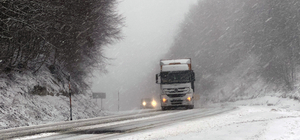 Kütahya'da kar yağışı ulaşımı olumsuz etkiledi