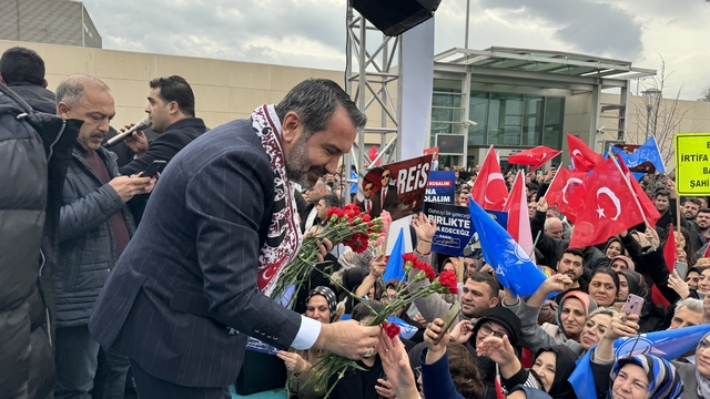 Elazığ Belediye Başkanı Şerifoğulları'na coşkulu karşılama