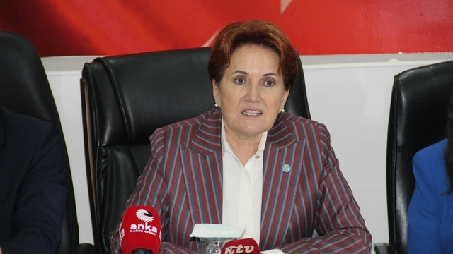 Meral Akşener, Manisa'da şehit ailesini ziyaret etti (2)