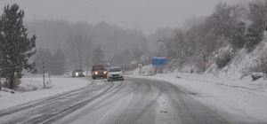 Kütahya´da Kocayayla geçidi kar nedeniyle TIR geçişlerine kapatıldı