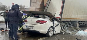 Tekirdağ'da trafik ışıklarında bekleyen kamyona çarpan otomobilin ehliyetsiz sürücüsü öldü