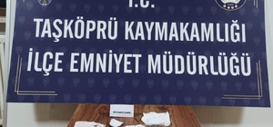 Kastamonu'da uyuşturucu ele geçirilen araçtaki 3 kişi yakalandı