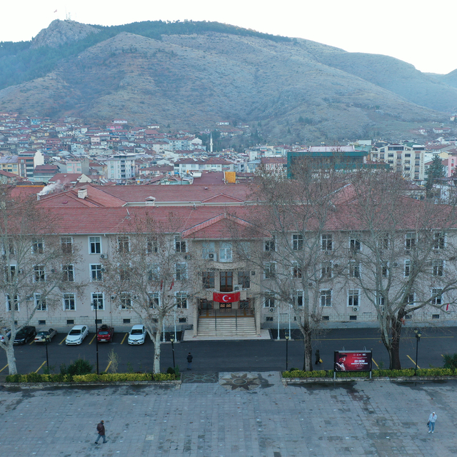 Tokat'ta kamu binaları yenileniyor; valilik binası için de yıkım kararı
