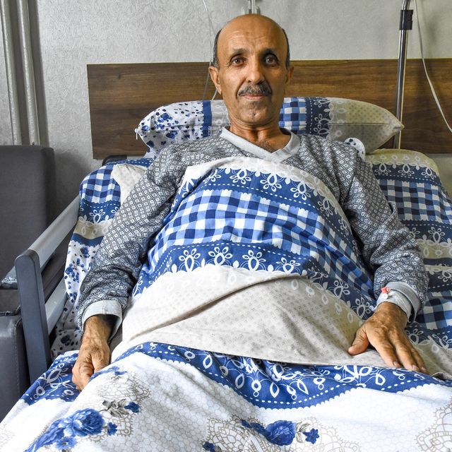 Mesane, bağırsak ve ana damarlarına yapışan 40 santimetrelik tümörden ameli...