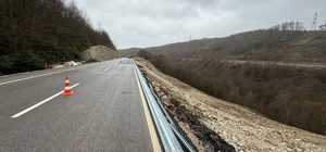 Heyelan sonrası kapanan yol, 1 ay sonra ulaşıma açıldı