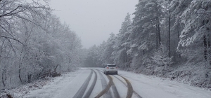 Sakarya ve Kocaeli'nin yüksek kesimlerinde kar yağışı etkili oluyor