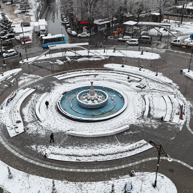 Kütahya kent merkezi ile Domaniç-İnegöl kara yolunda kar etkili oluyor
