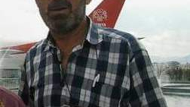 Çatıdan park halindeki otomobilin üzerine düşüp ağır yaralandı (2)