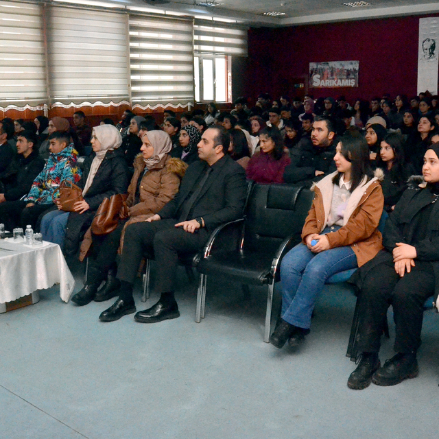 Kars'ta lise öğrencilerine Milli Savunma Üniversitesi tanıtıldı