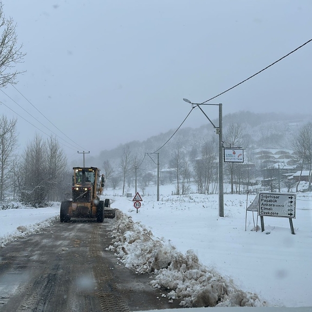 Bursa'da kardan kapanan 56 kırsal mahallenin yolları açıldı