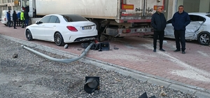 Mardin'de TIR, 3 araca ve 1 iş yerine çarptı; 3 yaralı