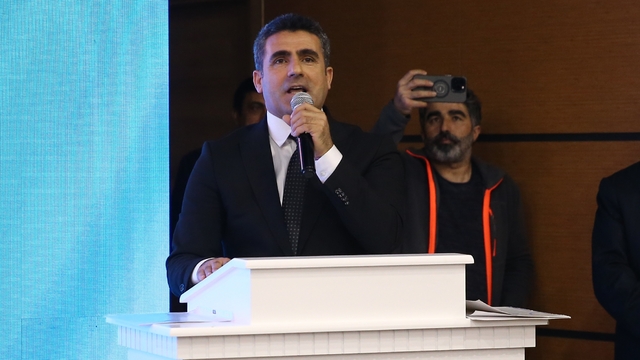 AK Parti Bingöl Belediye Başkanı adayı Arıkan, partililerle bir araya geldi