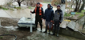 Balıkesir'de su kuyusunda mahsur kalan 2 görevli kurtarıldı