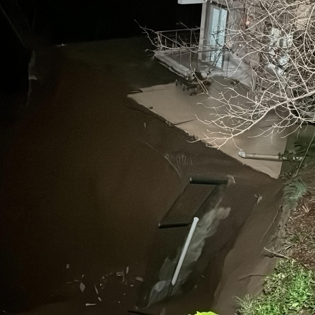 Kocaeli'de heyelan nedeniyle yıkılma tehlikesi bulunan bina boşaltıldı