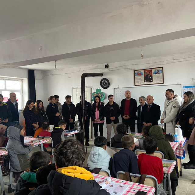 Mardin'de üniversite öğrencileri eğitime destek oluyor