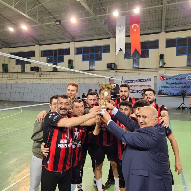 Bayat'taki voleybol turnuvası tamamlandı