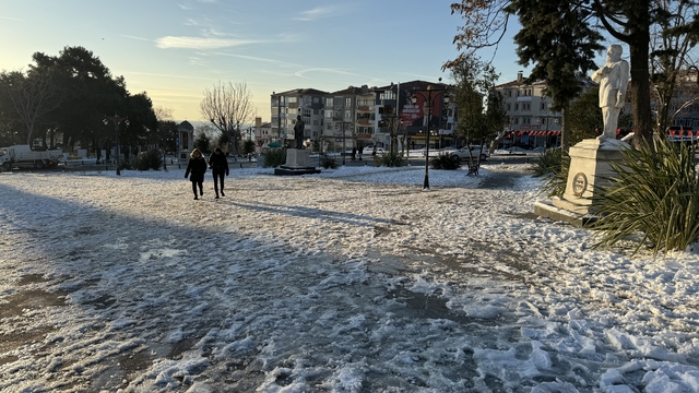 Tekirdağ'da kar yağışı sonrası soğuk hava etkili oldu