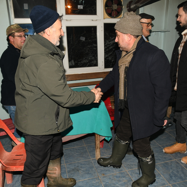 Lapseki'de kardan etkilenen köy yollarında çalışma yapıldı