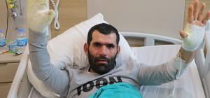 Çocuklarına yemek pişirirken nöbet geçirip sobaya düşen çiftçinin tedavisi sürüyor