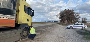 Edirne'de jandarma ekiplerince kış lastiği denetimi yapıldı