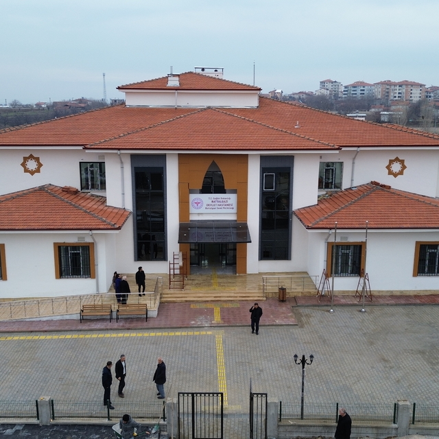 Malatya'da depremden sonra yapılan semt polikliniği 22 mahalleye hizmet ver...