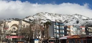 Türkiye'nin tek ada ilçesi Marmara'da fırtına ve kar; adaya 2 gün ulaşım sa...