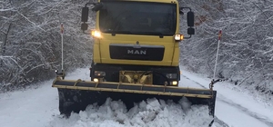 Kırklareli İl Özel İdaresi ekipleri karla mücadele çalışmalarını sürdürüyor