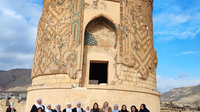 Derikli kadınlar Hasankeyf'te tarihi ve turistik mekanlarını gezdi