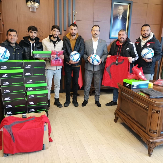 Baskil Gençlerbirliği Spor Kulübü'ne malzeme desteği