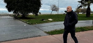 Samsun'un Atakum ilçesinde yaşayanlar sahildeki sahipsiz köpeklerden şikaye...