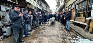 Mudurnu'da Regaip Kandili dolayısıyla ballı lokma dağıtıldı