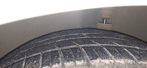 Yola dökülen vidalar nedeniyle sürücüler zor anlar yaşadı - Yeniden