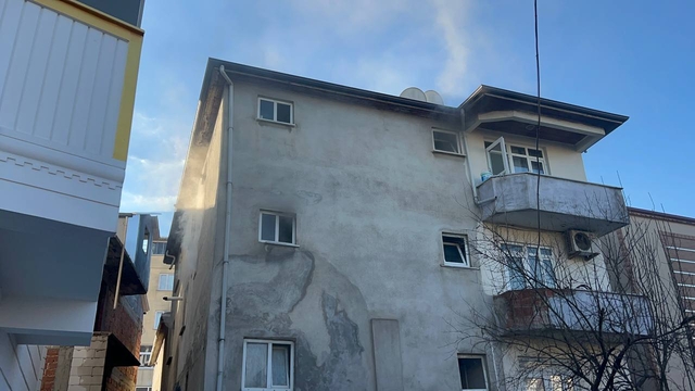 Kocaeli'de bir apartmanda çıkan yangın söndürüldü