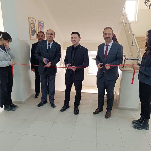 Ulaş'ta resim sergisi açıldı