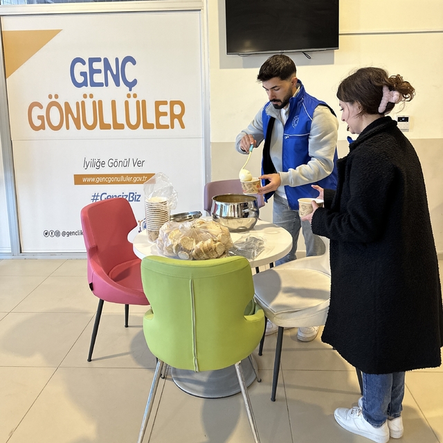 Ayancık'ta sınava hazırlanan öğrencilere çorba ikram edildi