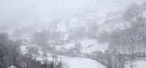 Kümbet Yaylası'nda kar etkili oldu