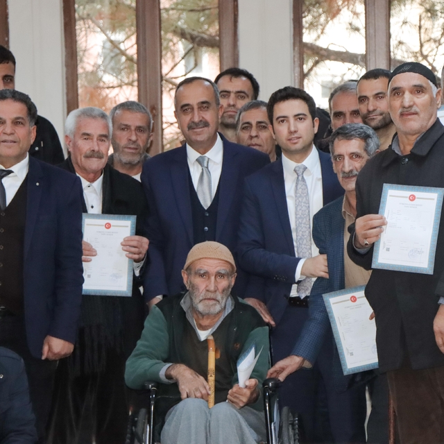 Bingöl'de 166 kişiye afet konutlarının tapusu verildi