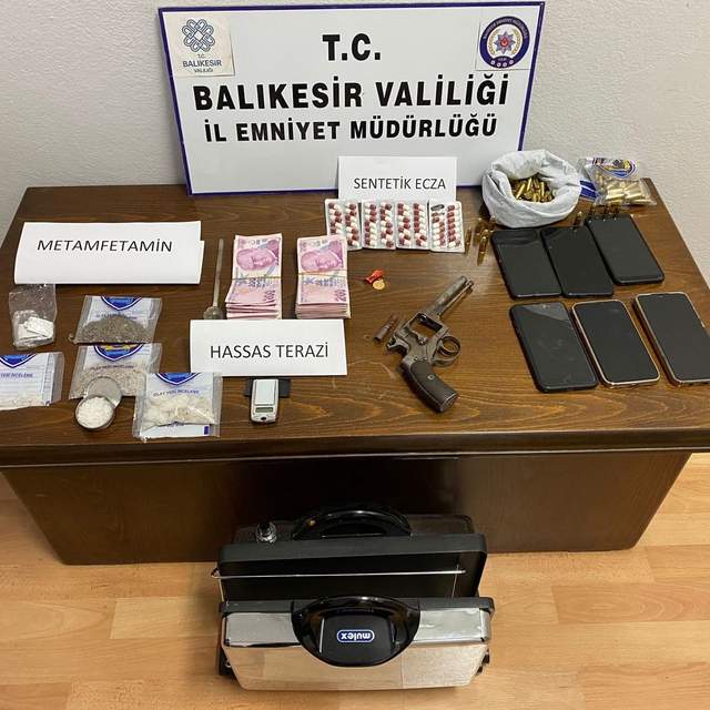 Balıkesir'deki hırsızlık ve uyuşturucu operasyonlarında 4 şüpheli yakalandı