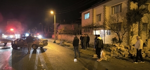 Burdur'da bahçe duvarına çarpan otomobildeki 2 kişi yaralandı