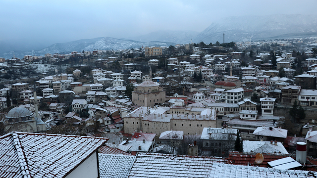 Safranbolu'nun tarihi yapıları karla kaplandı
