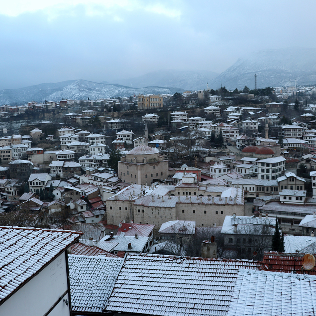 Safranbolu'nun tarihi yapıları karla kaplandı