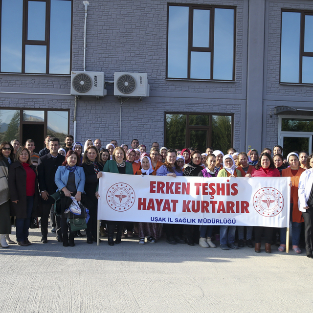Uşak'ta fabrikalarda çalışan kadınlara eğitim