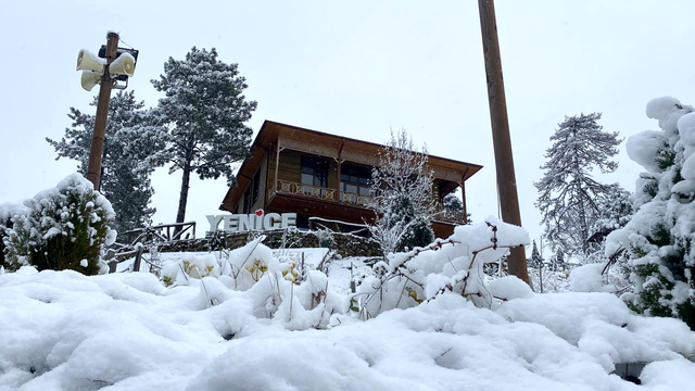 Yenice'deki Ihlamur Teras karla kaplandı