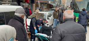 Kocaeli'de midibüs ile hafif ticari aracın çarpıştığı kazada 2 kişi yaralandı