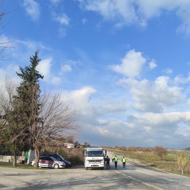Balıkesir'de jandarmadan cayrokopterli trafik denetimi