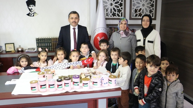 Muğla'da çocuklar harçlıklarını Filistin'deki çocuklara gönderdi