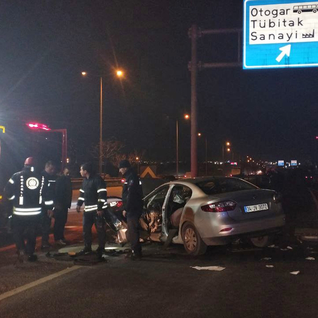 Kocaeli'de bariyere çarpan otomobildeki 4 kişi yaralandı