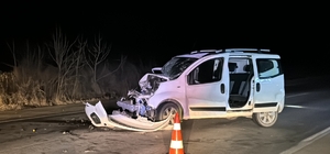 Edirne'de tırla hafif ticari aracın karıştığı kazada 2 kişi yaralandı