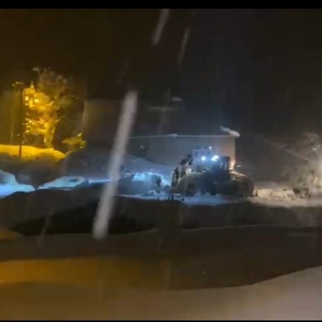 Van'da kar yolları kapattı, kalp krizi geçiren muhtarın yardımına ekipler y...