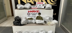 Diyarbakır'da "dur" ihtarına uymayan araçta uyuşturucu ele geçirildi